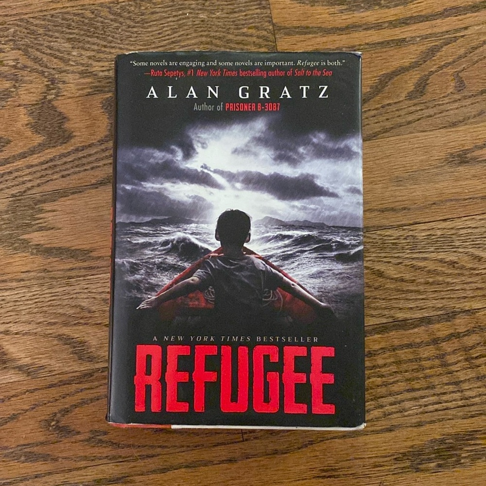 Refugee by Alan Gratz. Book, like new.